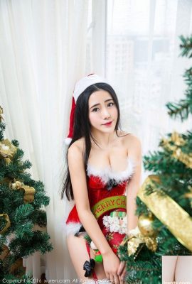 La dea sexy Doudou Youlina si trasforma in bikini come regalo di Natale (50P)