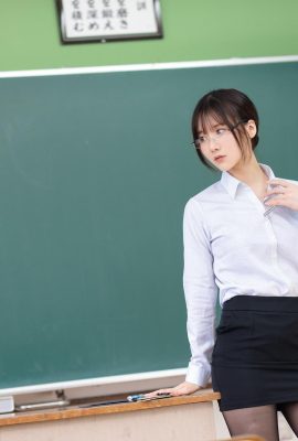 [けんけん] Il seducente completo di calze nere dell’insegnante è insopportabile e così disgustoso (62P)
