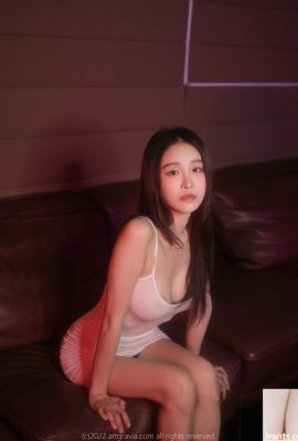La modella coreana di bellezza rosa mostra con audacia il suo corpo seducente nelle foto – LeeSeol (59P)