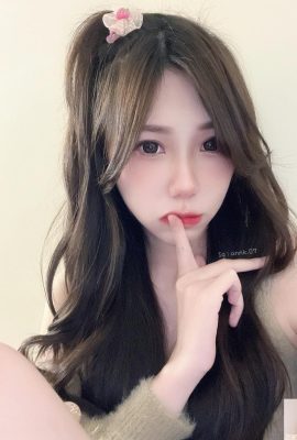 La bella ragazza “Lin Jiejun” ha la pelle rosa che fa venir voglia di mangiarne un boccone (10P)