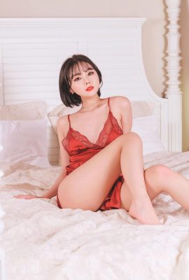(Yuna) La ragazza coreana mostra il suo seno invitante e il suo culo caldo e ha una bella figura senza nascondere nulla (37P)