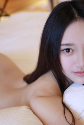 Le natiche dalla pelle chiara della ragazza sexy e glamour Tang Qier attirano l'attenzione (24P)