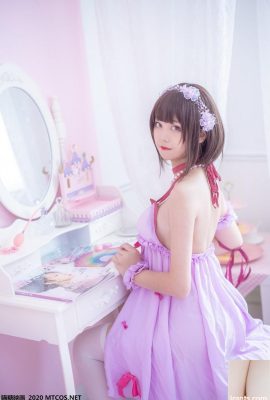 La giovane modella Sonoko mostra la sua figura perfetta in un'affascinante foto di se stessa in un kimono colorato + gonna con reggicalze rosa nella sua stanza privata (32P)