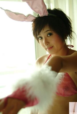 Le belle e audaci foto del seno della graziosa cameriera Jiao Jiao (25P)