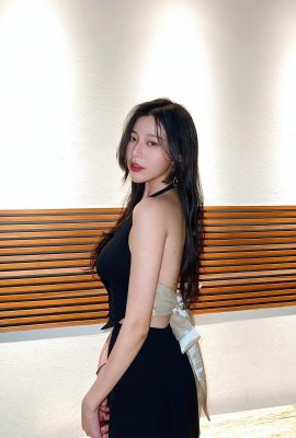 La celebrità di Internet “Zhang Xiangxiang” ha curve orgogliose e foto accattivanti. È bella, sexy e accattivante (10P)