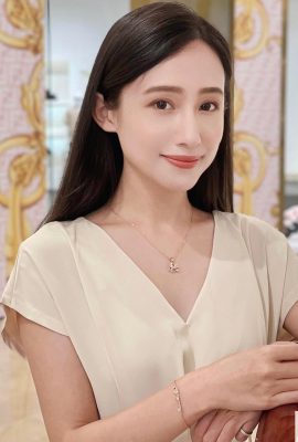 La ragazza pura e bella “Wei Wei'an” ha un temperamento etereo come una fata, una figura bianca e tenera e curve accattivanti (10P)