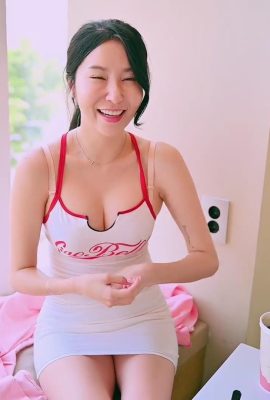La modella coreana Jena.sis – raccolta di video (che mostra mutandine trasparenti mentre cenate in un ristorante) (107P)
