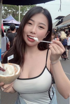 La ragazza Tiancai adora i dessert, non c'è da stupirsi che siano così dolci! Faceva caldo e avevo così poche “due grosse palle di focacce al vapore” che uscivano per incontrare gli ospiti: quasi cadevo intera!  (15P)