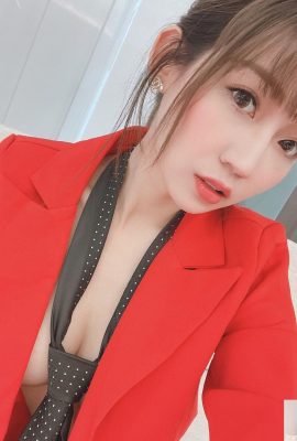 La bella piccola segretaria “Yuanyuan” non vedeva l'ora di mostrare il suo lato sexy dopo essere uscita dal lavoro. Non ha nemmeno avuto il tempo di togliersi la camicia bianca… (10P)