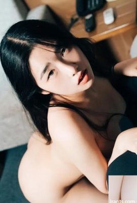 La bellezza coreana SonSon interagisce intimamente con il suo ragazzo a casa (36P)