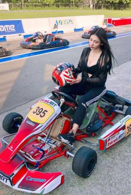 La bella ragazza con i capelli lunghi e il seno grande “Wang Chenpiao Sofia” infesta la pista di kart (10P)