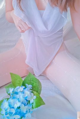 (Collezione Internet) La giovane celebrità di Internet si sdraia dolcemente sulle lenzuola – Beauty in Flowers (28P)
