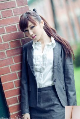 (Foto modello) La bella e dolce Xiaoya OL in uniforme, calze, belle gambe, sexy foto all'aperto (35