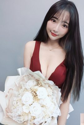 La giovane ragazza dalla carnagione chiara “Mita Yingchen” ha un bel seno e un sorriso che incanta le persone (10P)