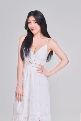 La bellissima ragazza “Xu Wei'an” è così bella che nessuno può bloccarle il seno e il volume del suo latte è troppo potente (10P)