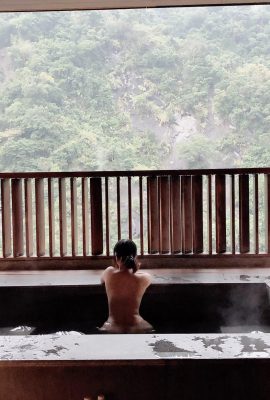 Hottie asiatico-americana Coser – foto di balneazione nuda esposte (8P)