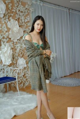 La modella americana pura e morbida si spoglia coraggiosamente per rivelare il suo corpo ben proporzionato in un servizio fotografico privato – Zhao Weiyi (38P)