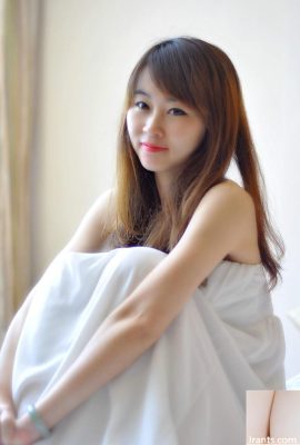 (Serie di modelli cinesi) La bellezza bianca e tenera della modella nuda Momo e il servizio fotografico di nudo su vasta scala (100P)