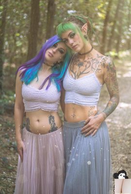 (Suicide Girls) 25 febbraio 2024 – Grinnie + Tiashroom – Pagine mancanti di una fiaba (60P)