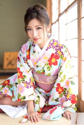 Ragazza super arrapata in kimono