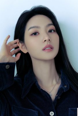 Glow_ddoni, una bellissima ragazza della Corea del Sud, ha un aspetto dolce e una figura da modella snella, che affascina le persone a prima vista.