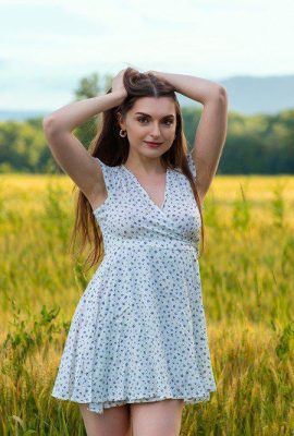 (Femjoy) 17 agosto 2024 – Julia K – Nel campo (80P)