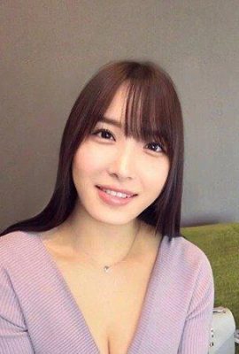 Shiori Minami La relazione amorosa di una bella mogliettina paffuta che gioca con il suo seno grande e sensibile e le fa venire il creampie sull'utero (16P).