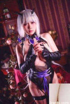 (Coser) Doom 787 – Azur Lane “La gloriosa succube” (40P)