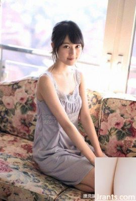 (Nogizaka) Erika Ikuta (19), una giovane donna seria, è molto popolare per la sua apparizione in un libro fotografico (24P)