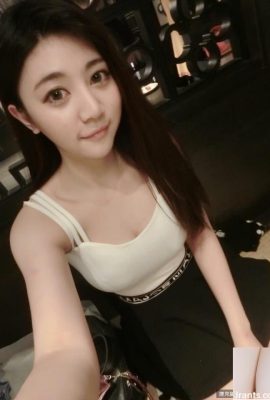 La ragazza sexy di 20 anni Xia Yanxin con i seni grandi partecipa al matrimonio (24P)