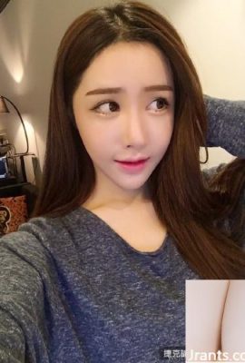 Guo Yunmeng~Sexy selfie scollato che mostra il seno grande (20P)