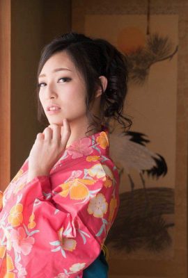 Chiaki Hidaka (20P) dopo essersi ubriacata con una rigida bellezza Yukata