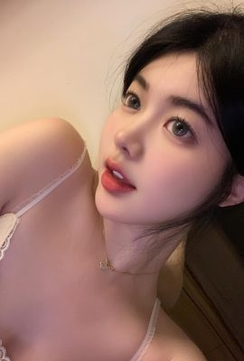 La top model “Yixin YiXin” ha esposto i suoi seni bianchi e teneri e ha fatto perdere il controllo al pubblico (42P)
