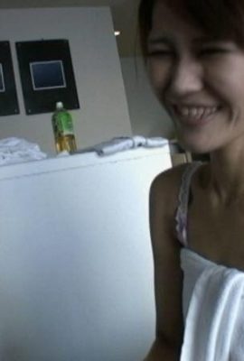 La vera scena di sesso giapponese con una giovane donna magra è filmata di nascosto. Basta avere una figa lunga, vero?