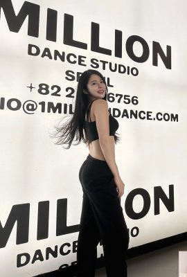 “Zhang Yuting” ha un aspetto molto sexy e attraente (25P)