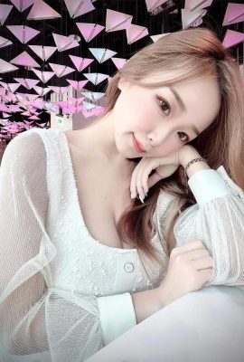 La dea “Xinyu” ha un'arma della pelle bianca e tenera che suscita l'interesse di tutti