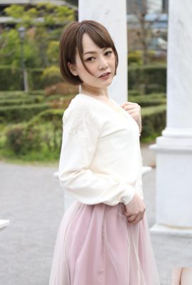 Sakurazaka Mami – Una giovane moglie con una pelle chiara come una bambola (69p)