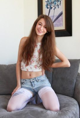 Sweet Teen Willow Hayes Rimuove i suoi pantaloncini e camicia per diffondere labbra e giocattolo (15p)