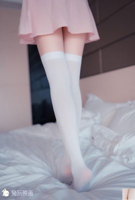 (Rabbit gioca con film) – Scala rosa e calze (40p)