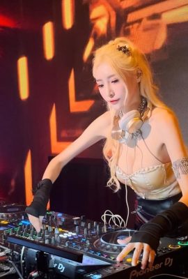 “DJ Xin Li Xiaoxing” ha un temperamento unico che è così attraente (22p)