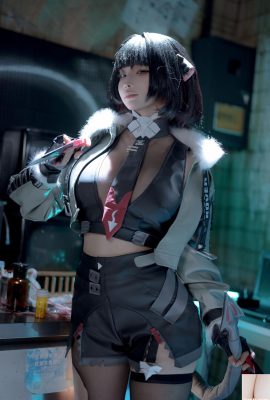 Blogger anime Stupido Momo Jue que Zero Jiandu tema sexy biancheria intima nera con calze nere che rivelano una pelle luccicante per mostrare una foto allettante di figura grassoccia