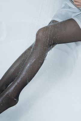 (Rabbit gioca con i film) – come la sensazione di immergere le calze in acqua (44p)