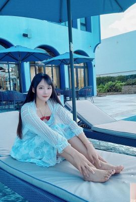 La ragazza calda a gambe lunghe mostra la sua bellissima forma al seno “Skin Badminton Sweetheart” (15p)