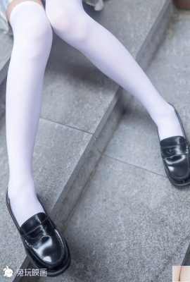 (Rabbit gioca con i film) – È la cosa più deliziosa da toglierti le scarpe