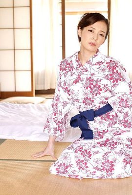 Mizuhara Rika: Secret Hot Spring Traveling (26p)