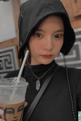 Snow-Snow Skin Temptation “Zeng Peichen” Big-Eyed Girl with Sweet Face (20p)
