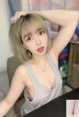 La bellezza dai capelli corti “un baoer” ha una bella figura che fa pensare alla gente (10p)
