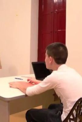 La scuola di coscienza si iscrive rapidamente, l'insegnante ti insegnerà come fare sesso passo dopo passo (41p)