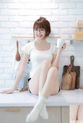 “Huahua”, pura e accattivante espressione di coniglio bianco innocente suscita il tuo desiderio di proteggere (10p)