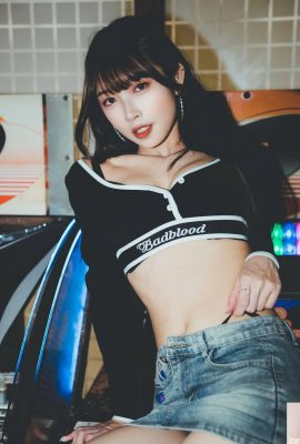 Giovane ragazza sexy “Hami” vestita in modo seducente e ha mostrato il suo fascino caldo (10p)